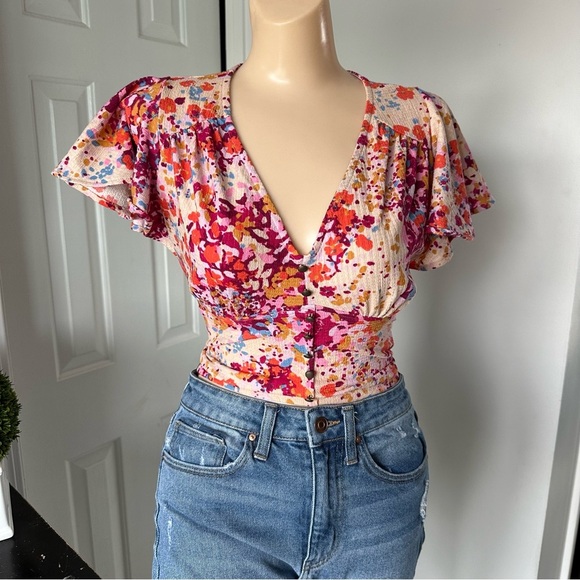 ANTHROPOLOGIE FLORAL FLUTTER SLEEVES CROPPED SMOCKED BLOUSE - Picture 5 of 13